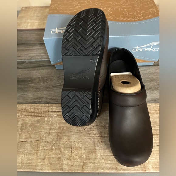 NEW!Dansko Professional Women's Antique Brown Clogs - Picture 3 of 4